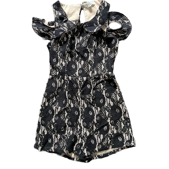 FRANCESCA’S NUDE ROMPER WITH BLACK LACE OVERLAY AND OPEN BACK SIZE XS - Picture 1 of 10